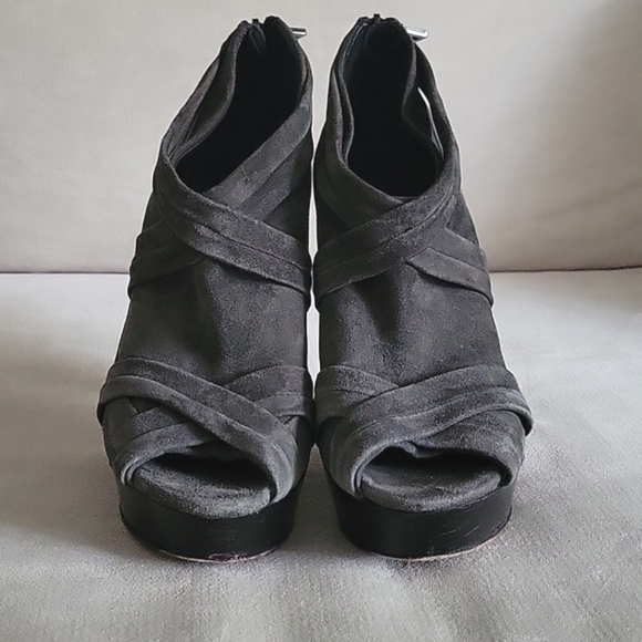 Burberry Women's Platform Heels - Picture 6 of 17